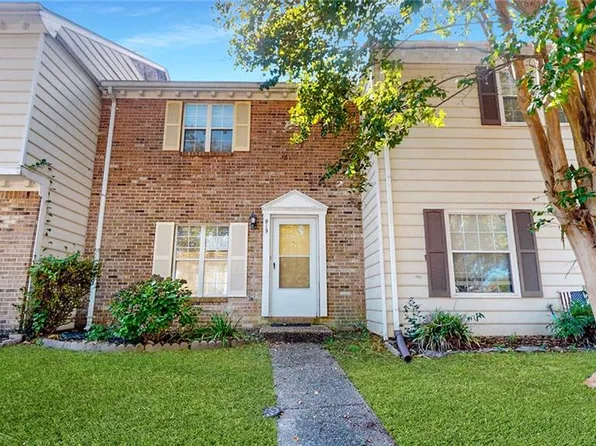 919 Captains Ct, Chesapeake, VA 23320