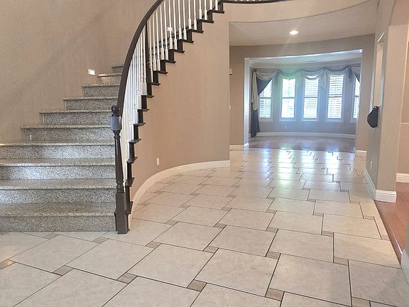 3rd image of 2537 Deauville Cir