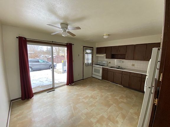 4th image of 1162 McCarley Dr E