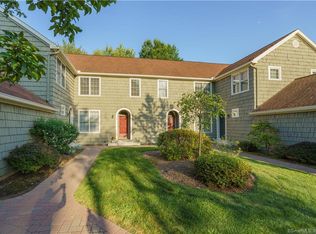 12 Harwich Ln #12, West Hartford, CT 06117