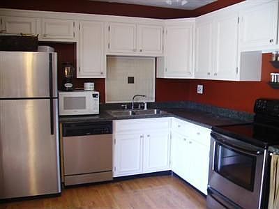 Sharp white kitchen w/ Kenmore stainless appliances