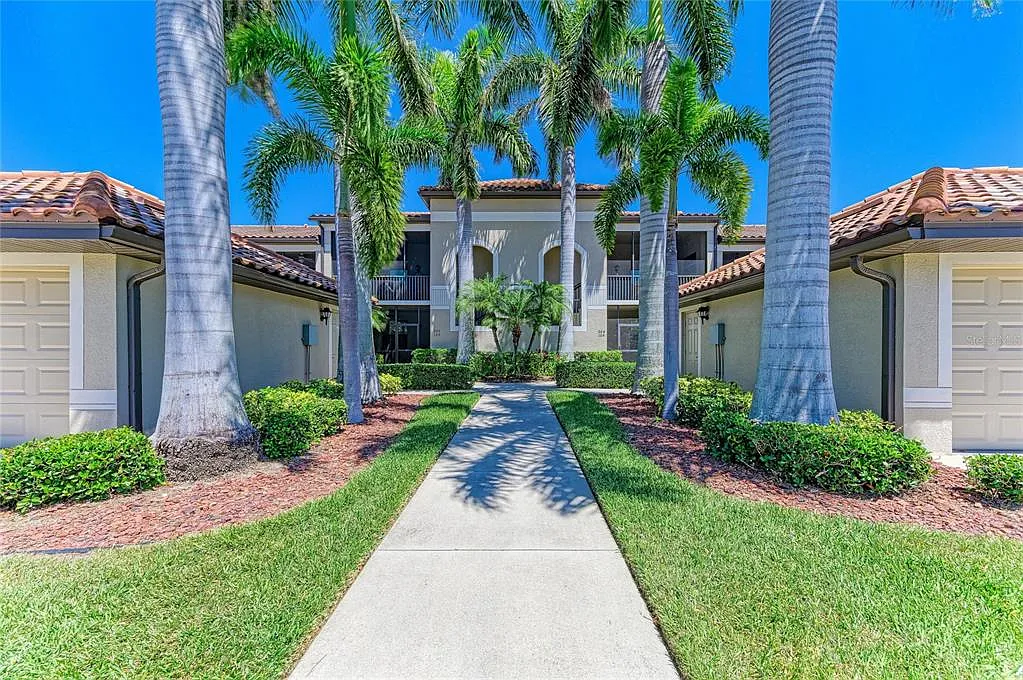 2 bed, 2.0 bath, 1561 sqft, $2,499 — Photo 1