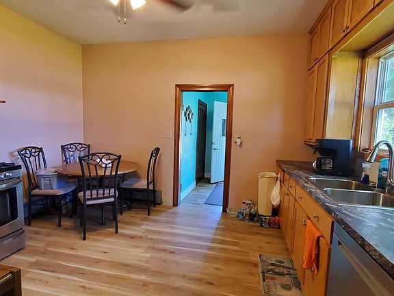 4th image of 120 Rand St