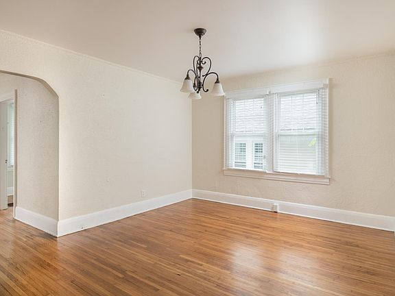 5th image of 1116 Dartmouth St