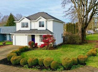 909 SE Oak St, Dundee, OR 97115