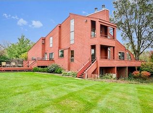 4N960 Middlecreek Ln, St Charles, IL 60175