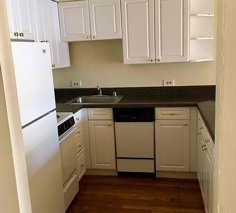 3rd image of 1220 Lasalle St #K5a