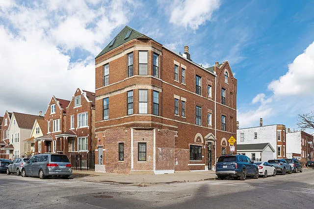 3100 W 39th Pl #2R — Photo 1