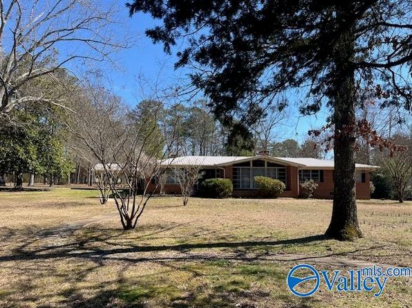 705 S River St, Centre, AL 35960