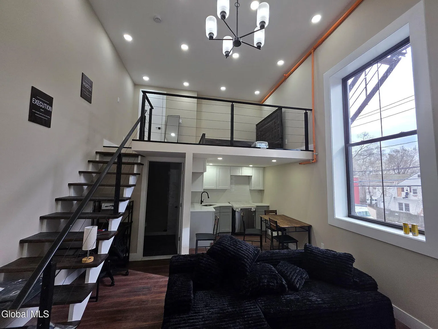 1 bed, 1.0 bath, 900 sqft, $1,500 — Photo 2