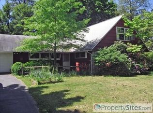 30 Spinythorn Rd, Levittown, PA 19056