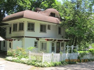 1562 Spruce Dr, Kalamazoo, MI 49008