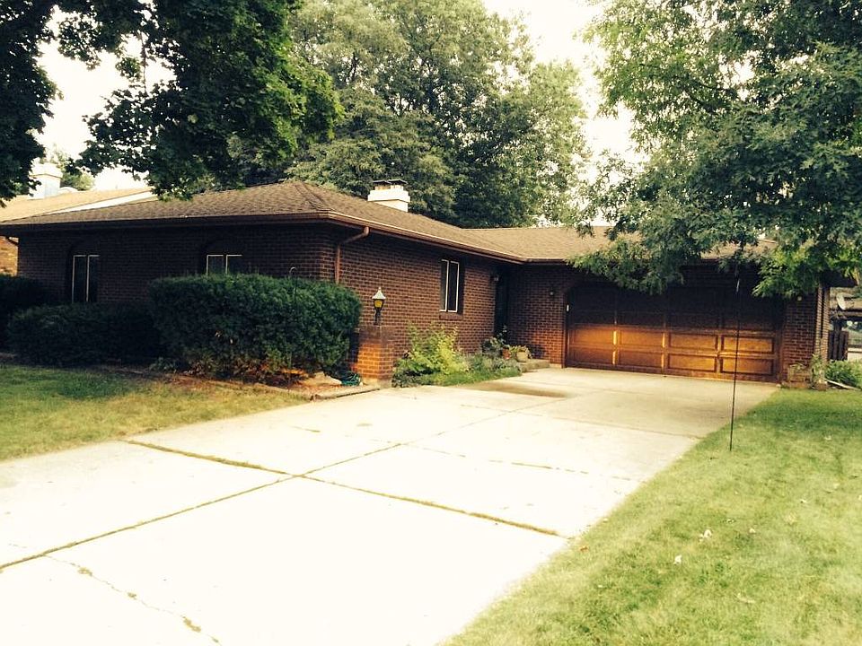 1st image of 1055 Iroquois Dr