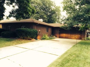 1055 Iroquois Dr, Elgin, IL 60120