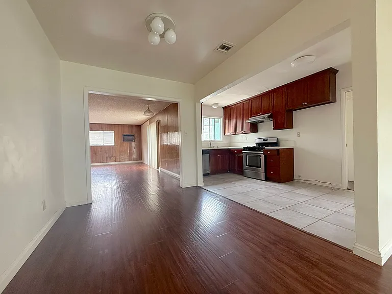 4719 La Presa Ave — Photo 3