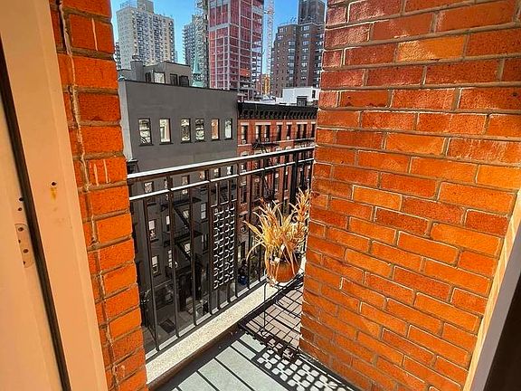 5th image of 239 E 84th St APT 7E