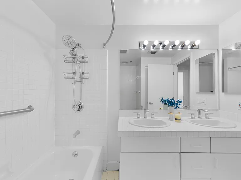 220 Lombard St #317 — Photo 12