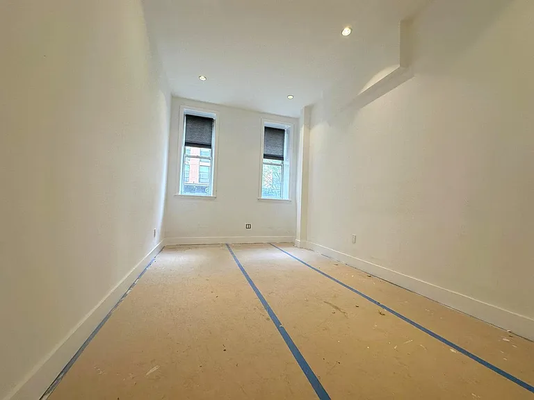 1130 Manhattan Ave #1R — Photo 4