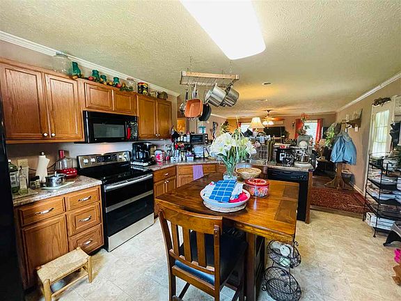 5th image of 102 Aaron Dr
