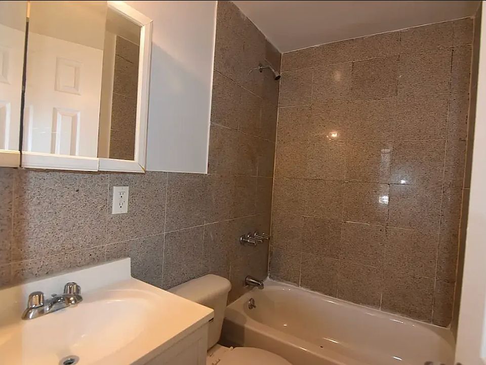 2nd image of 185 Metropolitan Ave #1L