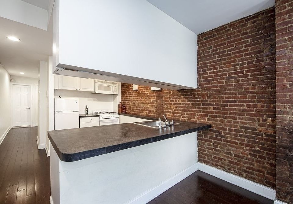 2nd image of 332 W 47th St APT 2C