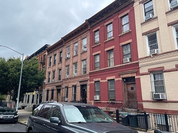 4th image of 587 Saint Johns Pl