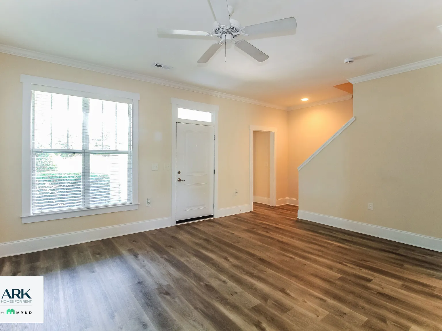 3 bed, 2.5 bath, 1618 sqft, $1,715 — Photo 2