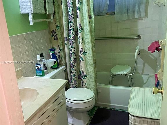 4th image of 1770 NW 35th Way
