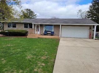3397 Hilldale Dr, Freeport, IL 61032