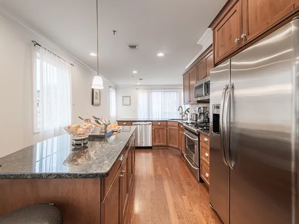 11 Washington Place image 3 of 19