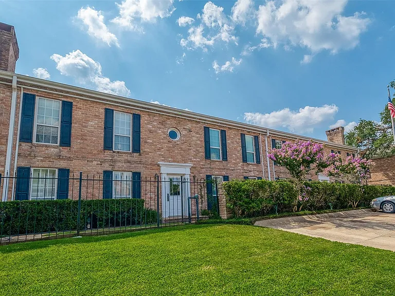 6402 Del Monte Dr #35 — Photo 1