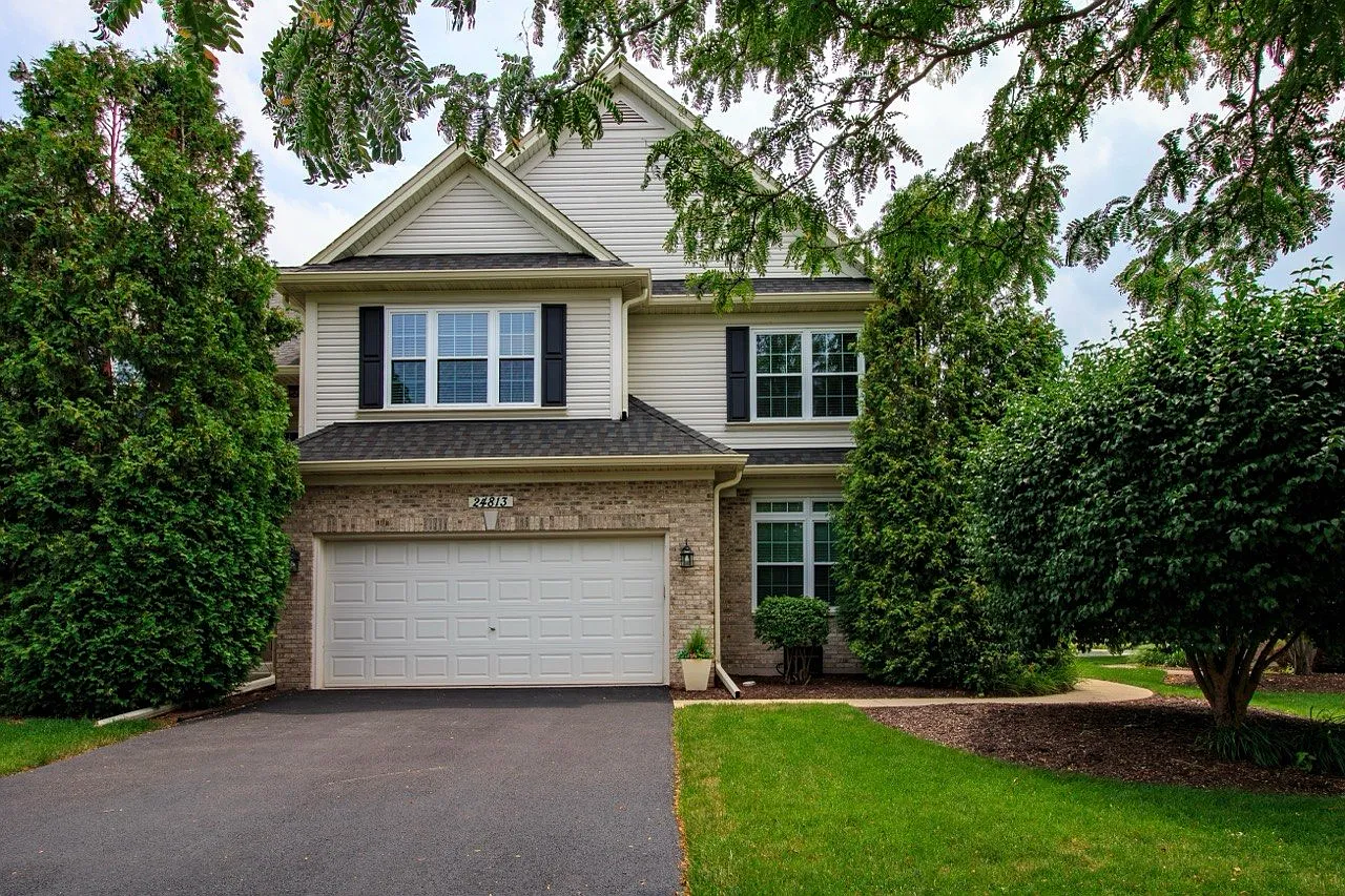 3 bed, 3.5 bath, 2634 sqft, $3,500 — Photo 1