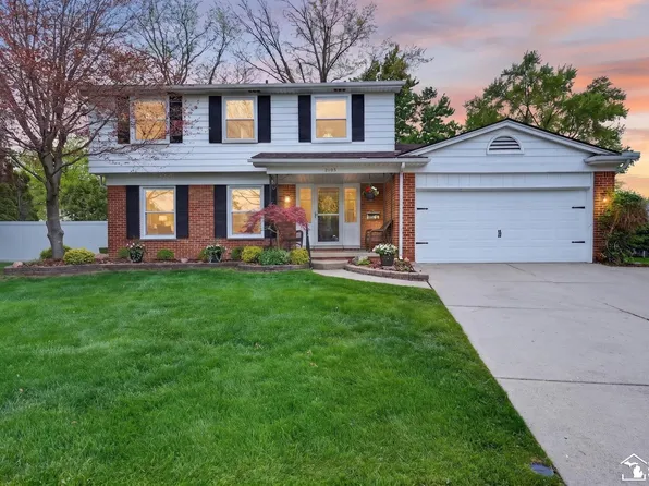 2105 Vernon Ct, Trenton, MI 48183