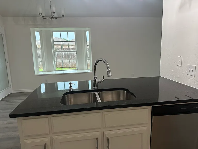2291 Blue Jay Dr — Photo 4