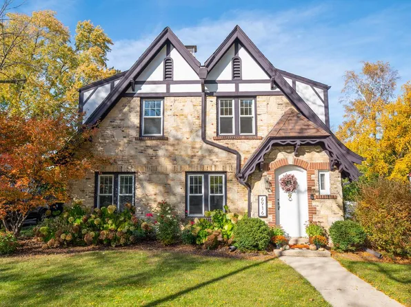 6916 West Bluemound ROAD, Wauwatosa, WI 53213