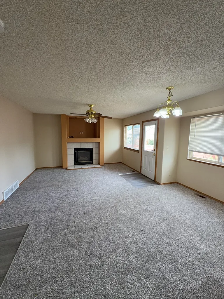 4 bed, 2.5 bath, 1868 sqft, $2,195 — Photo 4
