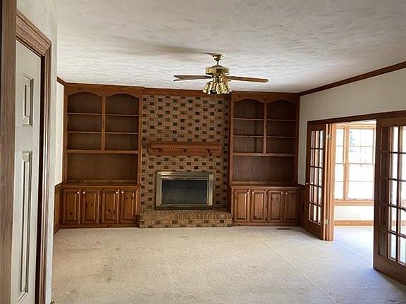 2nd image of 220 White Dogwood Dr