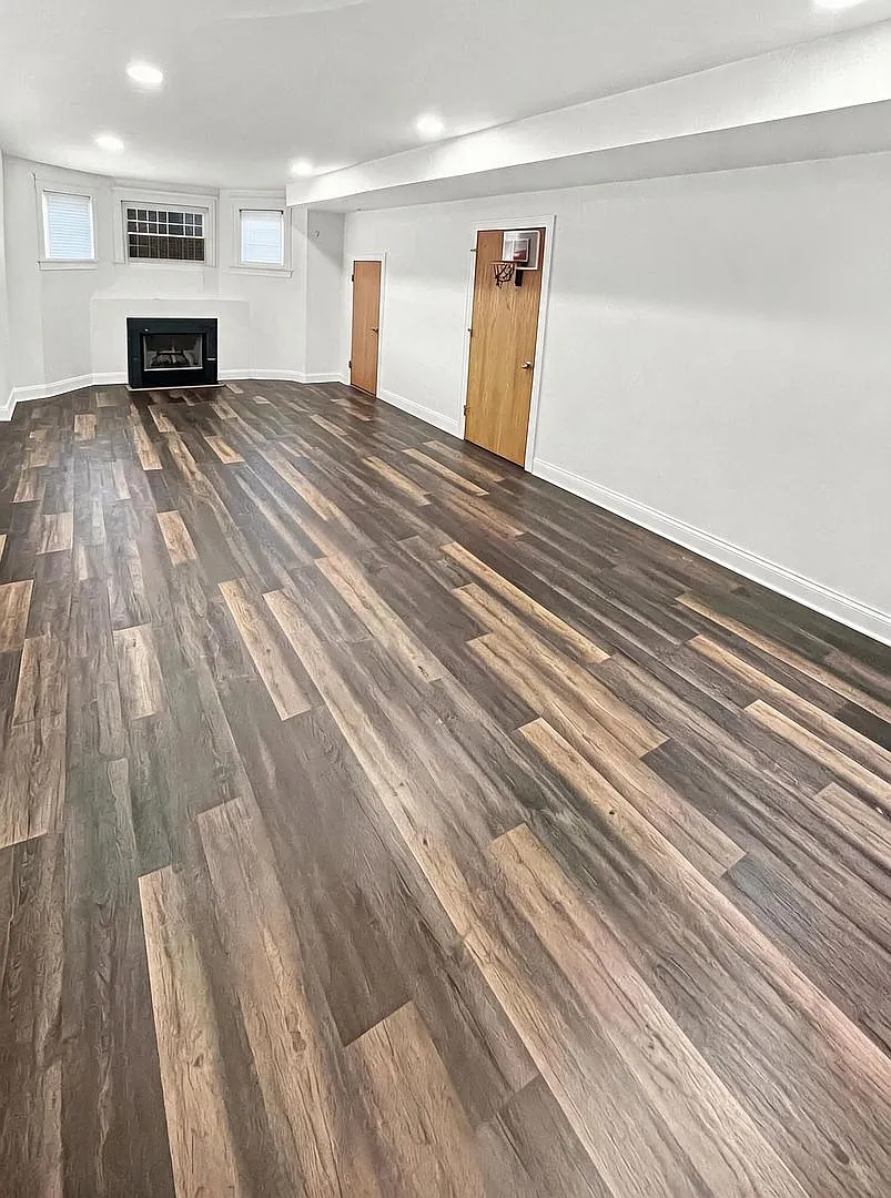 Large, Bright, and Spacious 5bd/3ba Duplex in Lincoln Park! — Photo 3