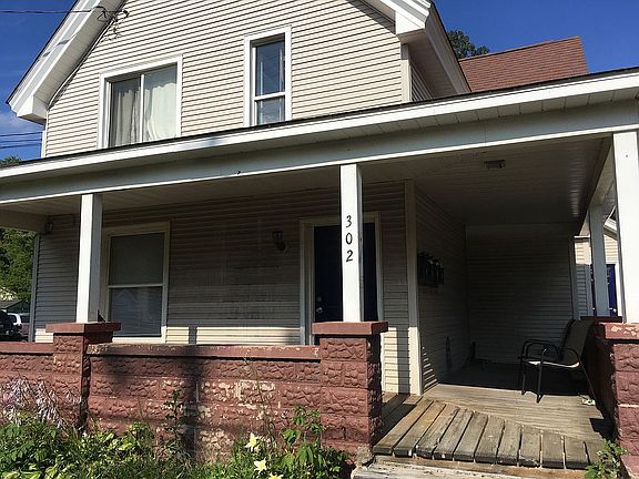 2nd image of 302 N Saginaw St