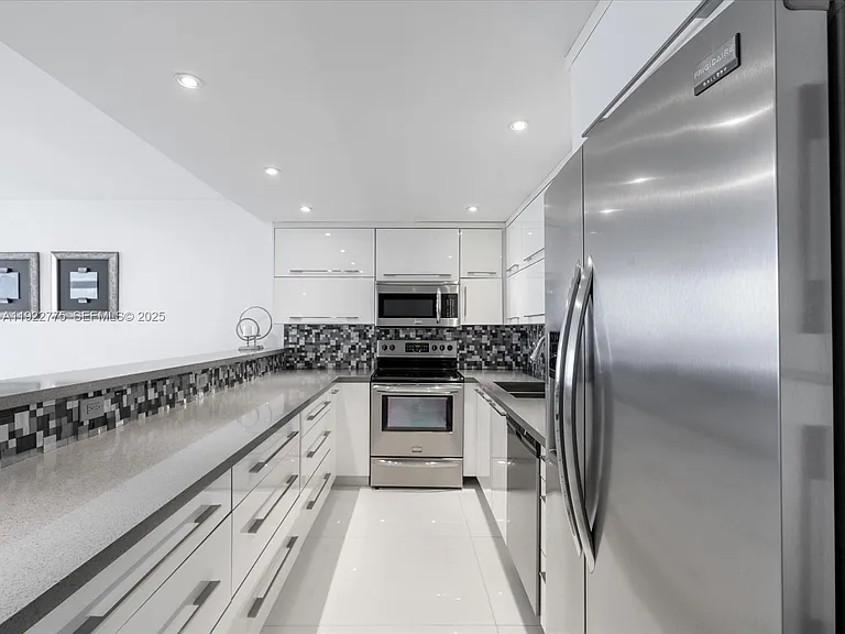 19370 E Collins Ave #627 — Photo 5