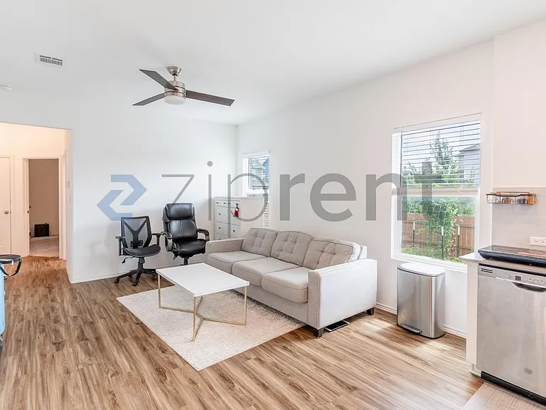 1600 Cobblecrest Ln — Photo 7