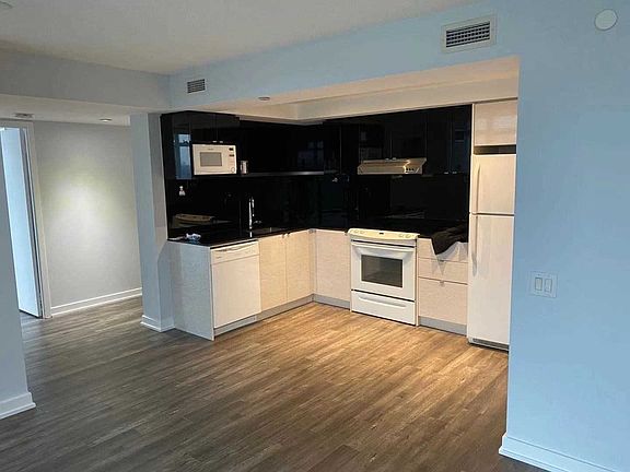 4th image of 72 Esther Shiner Blvd #2007
