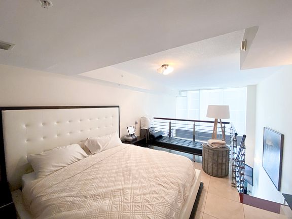 3rd image of 41 SE 5th St APT 1006