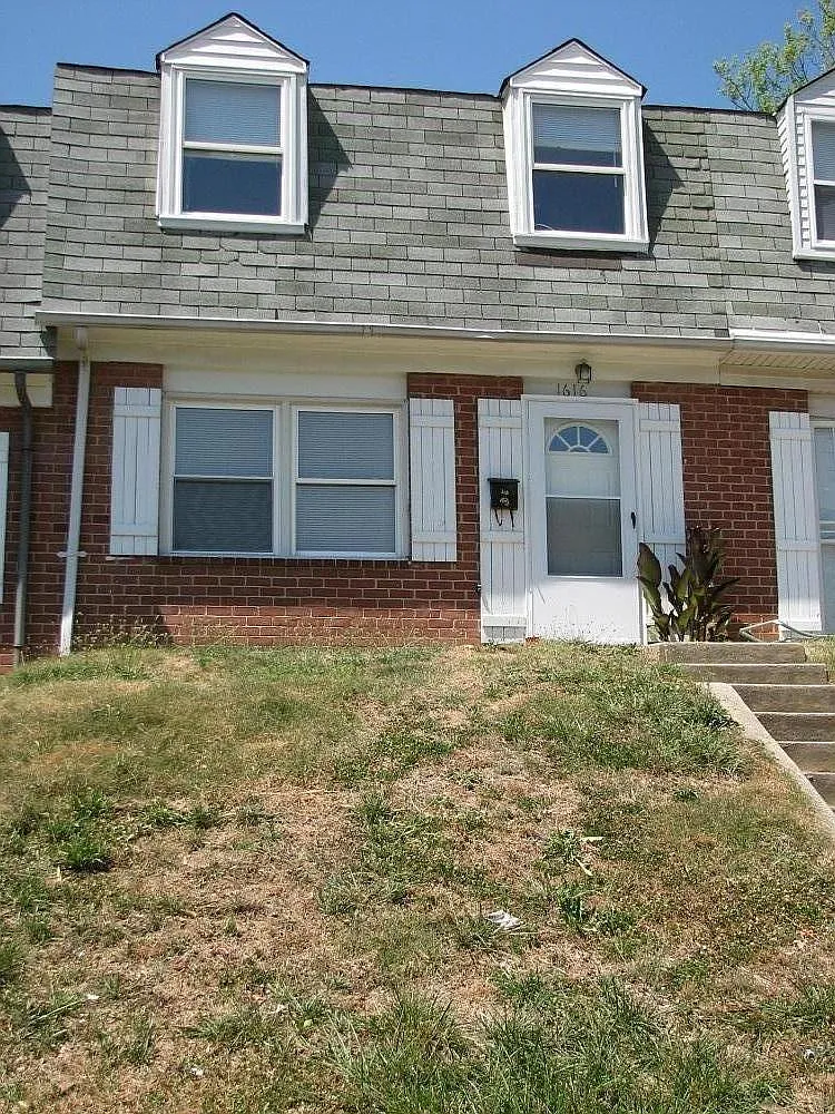 3 bed, 1152 sqft, $2,130 — Photo 1