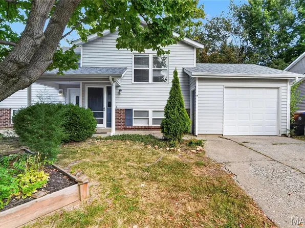 306 Della Dr, Saint Peters, MO 63376