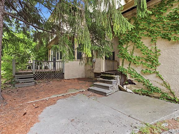 4th image of 1636 W Boston Blvd