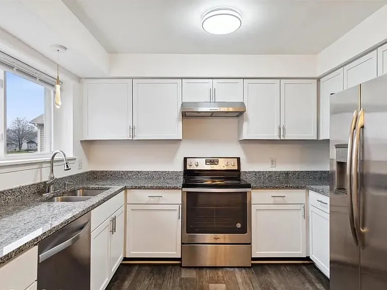 1715 Fern Ct — Photo 4