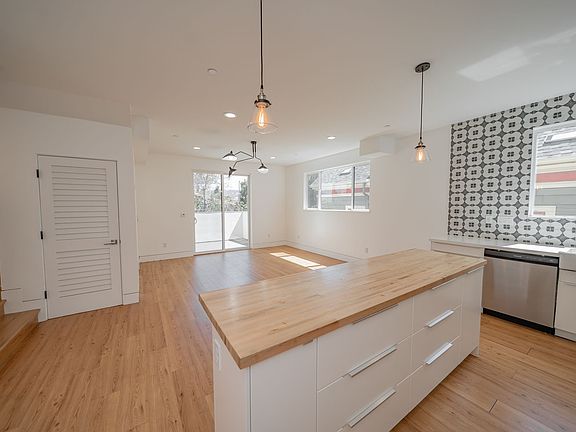 2nd image of 848 32nd St #848