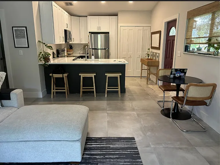 1822 Windsor Dr #1 — Photo 9