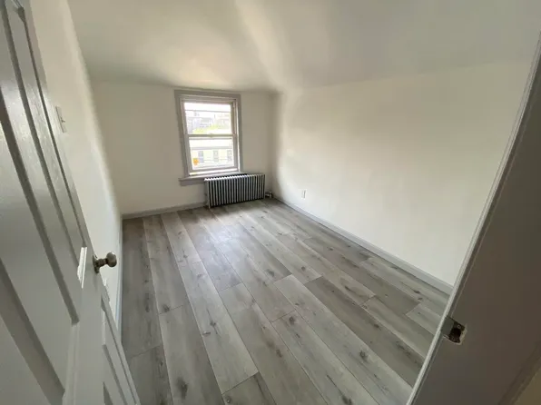 124 Winfield Avenue image 10 of 19